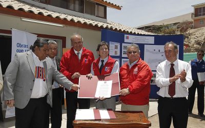 Ministros Golborne y Mayol firman convenio para financiar el entubamiento del Canal de Azapa en Arica
