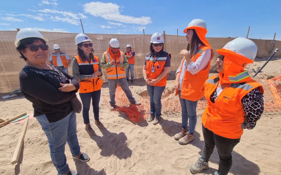 Seremi MOP y vecinos inspeccionan los avances de construcción del sistema de agua potable de Pampa Concordia