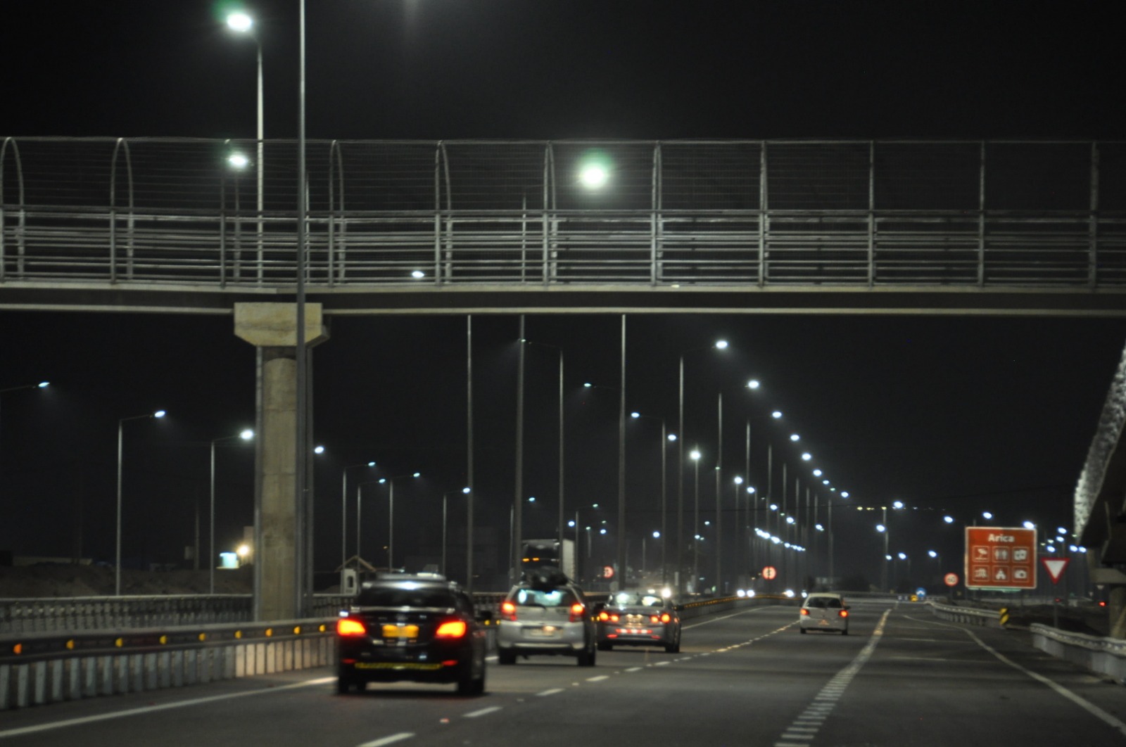 Proyecto del MOP iluminó 6,5 kilómetros de la ruta 5 aportando a la seguridad en el límite fronterizo entre Chile y Perú